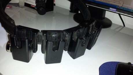 Hola a todos,
Estoy empezando en esto de IPSC y voy un poco perdido con el tema de los portacargadores, 21