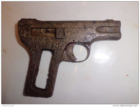 Hace unos días encontré por casualidad en una web extranjera un arma a la venta que hacía muchos años 00