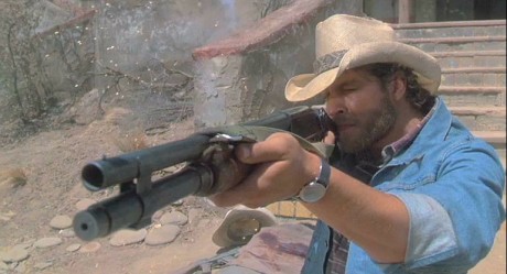 Compañeros,

En vista de las ganas de algunos (Elcafe, Wilcow, Vrakk, etc) por adivinar armas de películas 50