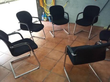 Vendo seis sillas oficina WILKHAHN LINEA FS practicamente nuevas, las dejo las seis a 200€, creo que es 00