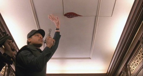 Compañeros,

En vista de las ganas de algunos (Elcafe, Wilcow, Vrakk, etc) por adivinar armas de películas 20