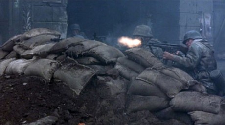 Compañeros,

En vista de las ganas de algunos (Elcafe, Wilcow, Vrakk, etc) por adivinar armas de películas 130