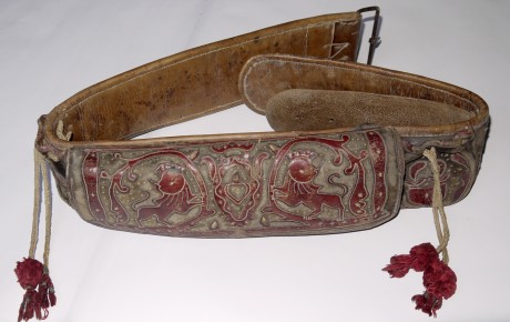 Hola, ¿alguien podría darme alguna información sobre esta cartuchera (época, fabricante...)?
Gracias. 01