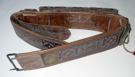 Hola, ¿alguien podría darme alguna información sobre esta cartuchera (época, fabricante...)?
Gracias. 00