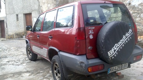 :tanque^: Vendo nissan TD-2700 SLX,,techo solar,ruedas nuevas,itv al dia,bola de remolque,214 kilometros,a 02