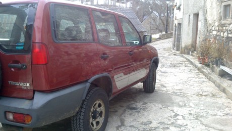:tanque^: Vendo nissan TD-2700 SLX,,techo solar,ruedas nuevas,itv al dia,bola de remolque,214 kilometros,a 00