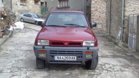 :tanque^: Vendo nissan TD-2700 SLX,,techo solar,ruedas nuevas,itv al dia,bola de remolque,214 kilometros,a 12