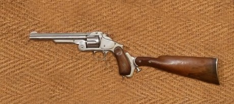 Hola amigos.

He comprado este S&W con toda su leyenda y marcajes, mi pregunta es sobre el culatín: 51