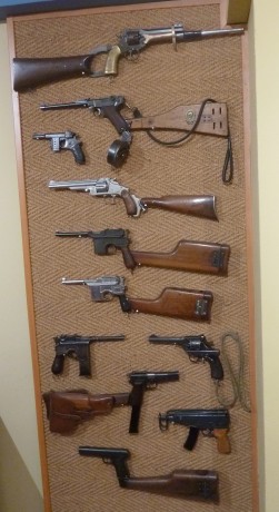 Hola amigos.

He comprado este S&W con toda su leyenda y marcajes, mi pregunta es sobre el culatín: 50