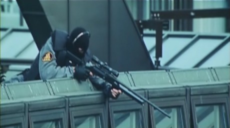 Compañeros,

En vista de las ganas de algunos (Elcafe, Wilcow, Vrakk, etc) por adivinar armas de películas 80