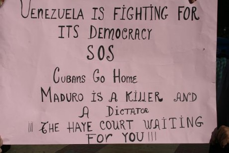 Por los ciudadanos que están muriendo en Venezuela a manos de los sicarios chavistas.

El mundo tiene 120