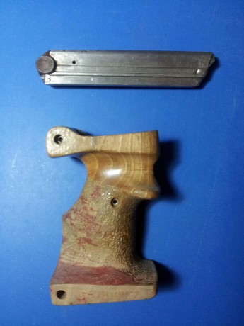 VENDO cacha para revolver

adaptable a varios modelos, yo la tenia en un colt cobra, pero se puede poner 02