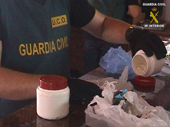   NOTICIA NECESARIA   Aplauso para la benemérita  :apla:  :apla: 

La  Guardia Civil  en el marco de la 60