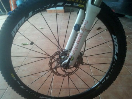 Se vende  BICICLETA LAPIERRE ULTIMATE

Talla -m 1, 64 – 1, 75 cuadro ---- scandium horquilla --- rock 20