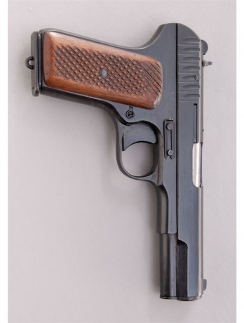Hace unos días encontré por casualidad en una web extranjera un arma a la venta que hacía muchos años 131
