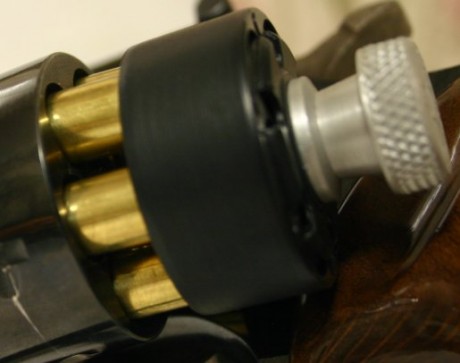 Hola a todos.

Un amigo me pide que le busque un cargador rápido; también llamados Speedloader; para su 72