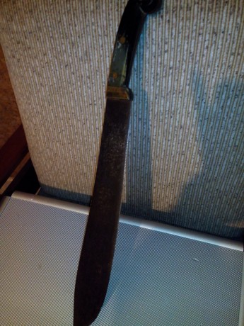 Hola amigos! Espero que éste sea el foro correcto para pedir que me ayudeis a identificar este machete 02