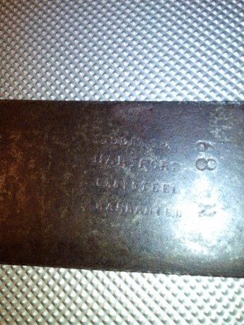 Hola amigos! Espero que éste sea el foro correcto para pedir que me ayudeis a identificar este machete 01
