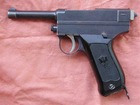 Hace unos días encontré por casualidad en una web extranjera un arma a la venta que hacía muchos años 40