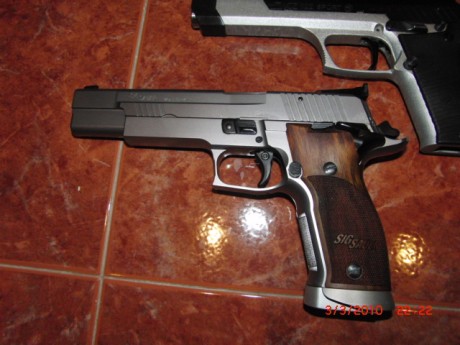Os dejo unas fotos de mis juguetes del 9 pb y del 22 lr.

Un saludo. 10