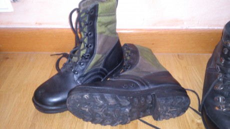 Lote de uniformes alemanes en camuflaje flecktarn compuesto por:
3 pantalones            8€-unidad
2 camisas 21
