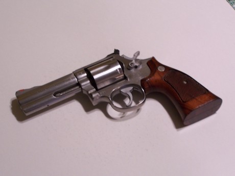 Hola,pongo a la venta este revolver S&W 686 de 4",CALIBRE 357 MAGNUM para probar o ver zona levante 02