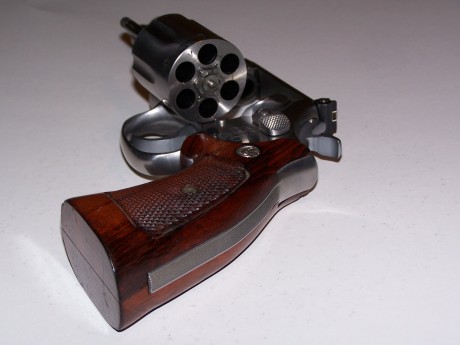 Hola,pongo a la venta este revolver S&W 686 de 4",CALIBRE 357 MAGNUM para probar o ver zona levante 01