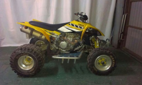 Hola buenos dias,un buen amigo me ha pedido por favor que le ofertase el quad que tiene a la venta,es 01