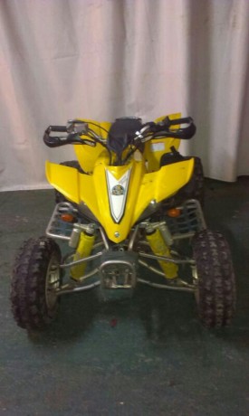 Hola buenos dias,un buen amigo me ha pedido por favor que le ofertase el quad que tiene a la venta,es 11