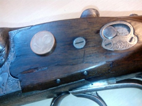 Hola, os comento un poco, dispongo de un arma, a la que en su dia se desprecndio un trocito de madera 01