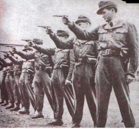 Hace unos días encontré por casualidad en una web extranjera un arma a la venta que hacía muchos años 70