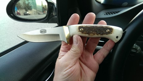Alguien sabe algo de esta cuchillo?. Me imagino que no lo fabricara Mauser, puede que si. Agradecería 12