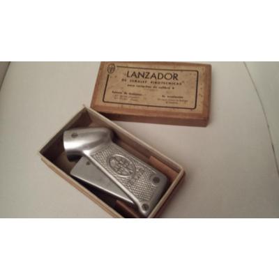 Hace unos días encontré por casualidad en una web extranjera un arma a la venta que hacía muchos años 60