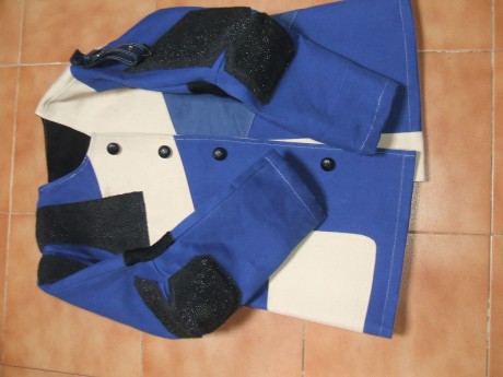 Hola, vendo chaqueta de tiro schulz para tirador diestro. La chaqueta es nueva, con esto no quiero decir 02