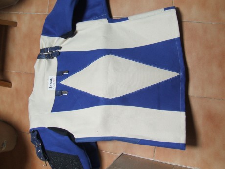 Hola, vendo chaqueta de tiro schulz para tirador diestro. La chaqueta es nueva, con esto no quiero decir 01