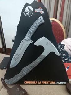 Estoy deseando hacerme un regalo. Estoy buscando algo con los siguientes requisitos:

- Buen acero. 440, 30
