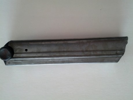 Hola.

Mi Luger tiene un cargador con tres marcajes:

1.- El signo +, que según he leído en el foro, indica 80