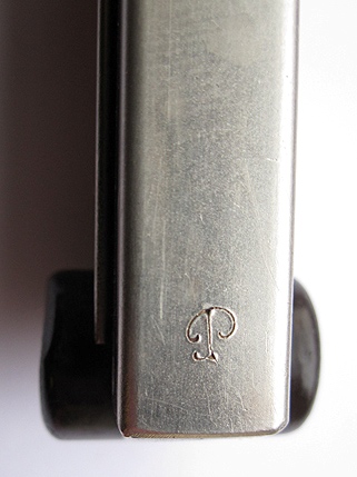 Hola.

Mi Luger tiene un cargador con tres marcajes:

1.- El signo +, que según he leído en el foro, indica 90