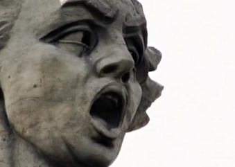 Viendo documentales...

     Parad la imagen en el segundo 38.

     YermYph0mgQ 

     ¿¿¿Es una mujer 20