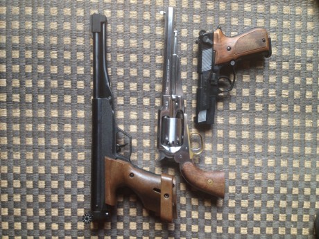 Hola a todos.

Tengo una Gamo Target con la que entreno en aire habitualmente.
La verdad es que la pistola 10