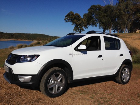 Pues eso... Todoterreno puro? Un todo camino? Una fuegonetita alta para carrilear? Yo uso un Dacia Sandero 120