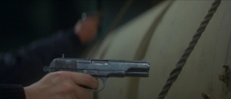 Compañeros,

En vista de las ganas de algunos (Elcafe, Wilcow, Vrakk, etc) por adivinar armas de películas 80