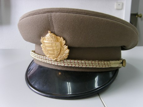 Vendo gorra de plato del ejército hungaro, es nueva.
Precio 45€. 00