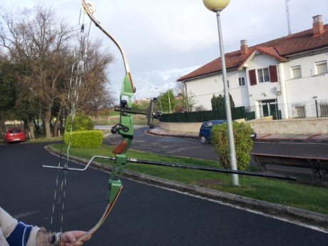 hola .  se vende un arco de poleas , marca  green horn , diestro , cuerpo de aluminio mecanizado , 29 01