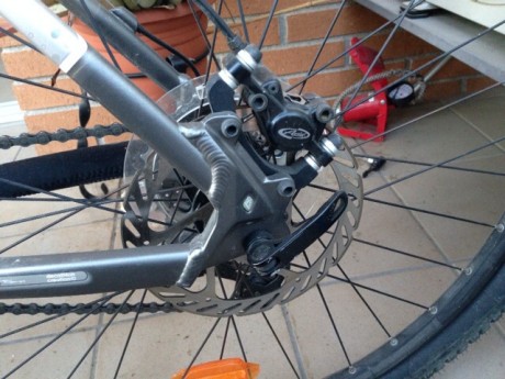 Hola buenas. pongo a la venta btm *Rockrider 8.1 comprada el 30/01/2009, tendrá menos de 50km, la use 32