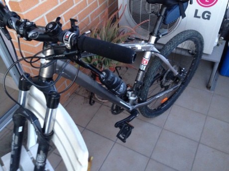 Hola buenas. pongo a la venta btm *Rockrider 8.1 comprada el 30/01/2009, tendrá menos de 50km, la use 40