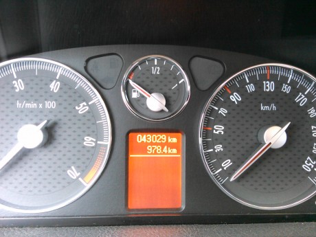 Hola buenas tardes vendo mi 407 coupe 2. 2 16v, matriculado en octubre del 2007 con tan solo 43000km, 12