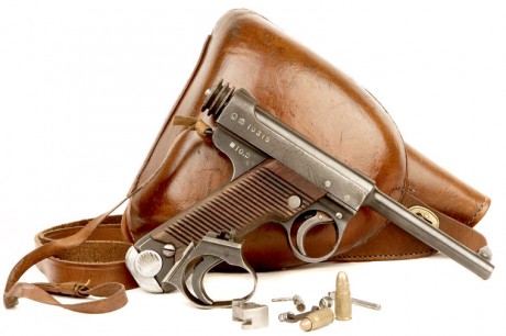 Hace unos días encontré por casualidad en una web extranjera un arma a la venta que hacía muchos años 71
