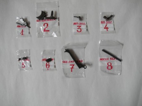 Foto 1.-  Martillo con eje:  20 €
Foto 2.-  VENDIDO
Foto 3.-  Seguro de cargador:  15 €
Foto 4.-  VENDIDO
Foto 00