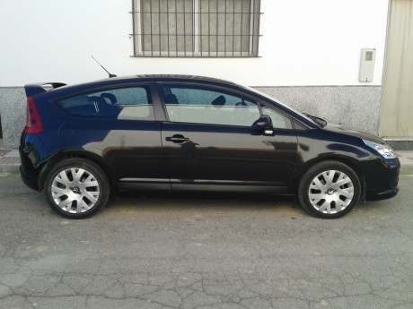 Hola a todos.
Vendo Citroen C4 VTR Plus en perfecto estado, 52. 000kms, 3 puertas, color negro metalizado, 02